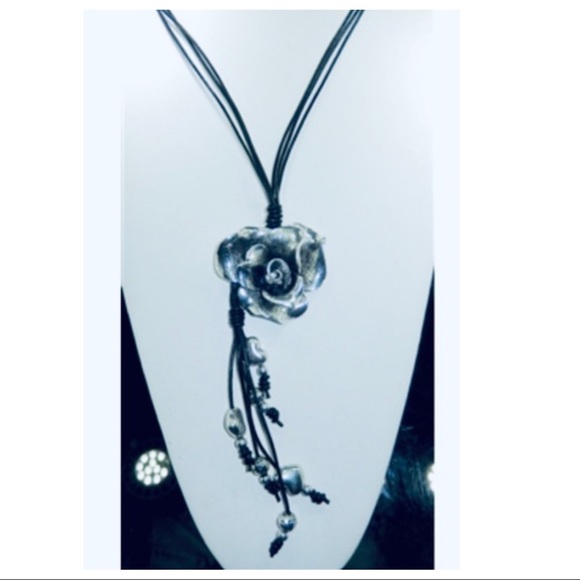 ✨PARIS✨Rose and Hearts Leather chain Necklace - Picture 5 of 6